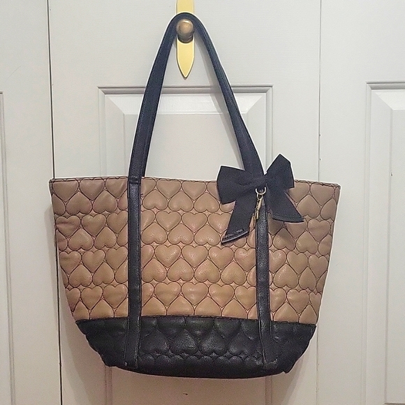 Betsey Johnson Y2K Heart Embossed Tote Bag Black/Tan w/ Bow - Picture 1 of 12